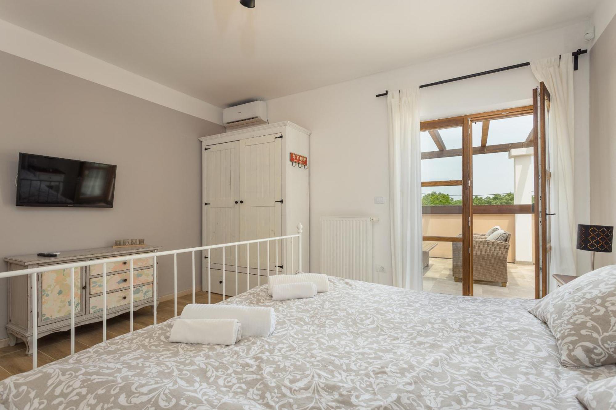 Villa Cirka In Central Istria For 14 Persons With Pool Heating & Pool Table Svetvincenat Exterior photo