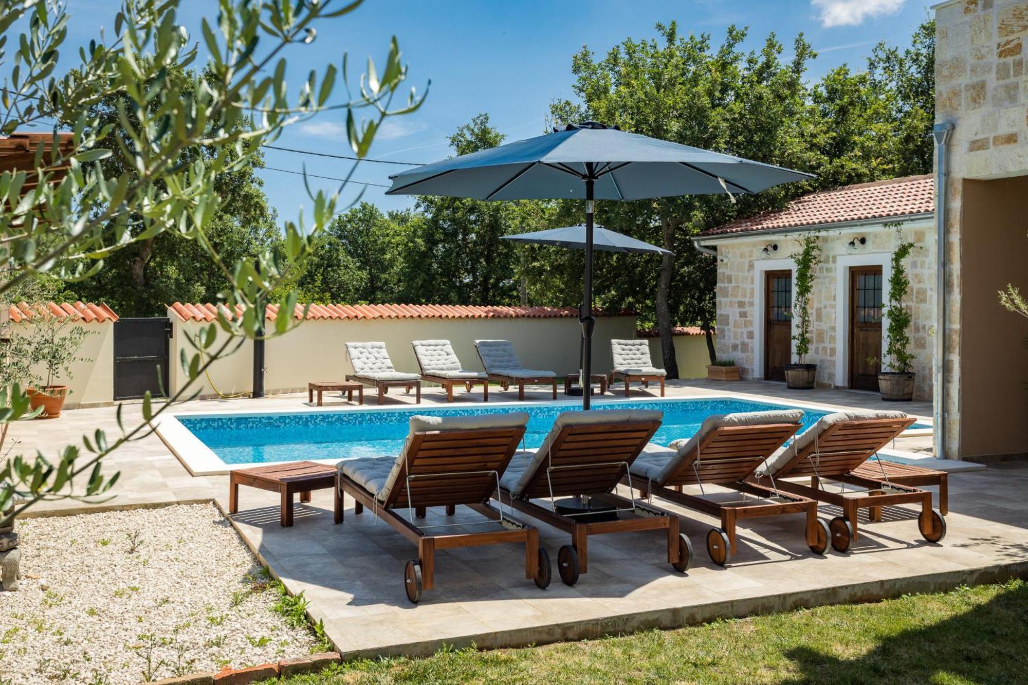 Villa Cirka In Central Istria For 14 Persons With Pool Heating & Pool Table Svetvincenat Exterior photo